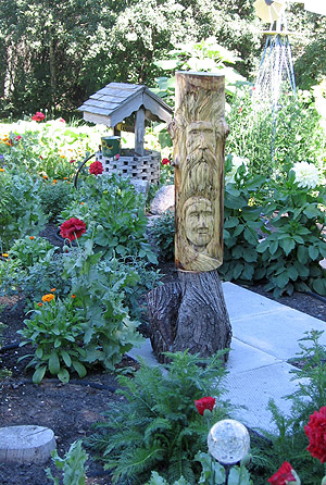 Aspen Carving Duo in the Garden - 91 x 21 cm  (36 x 8.5 inches)